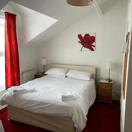 Guest house Robyn's Only 4*