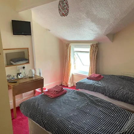 Robyn's Only Guest house 4*