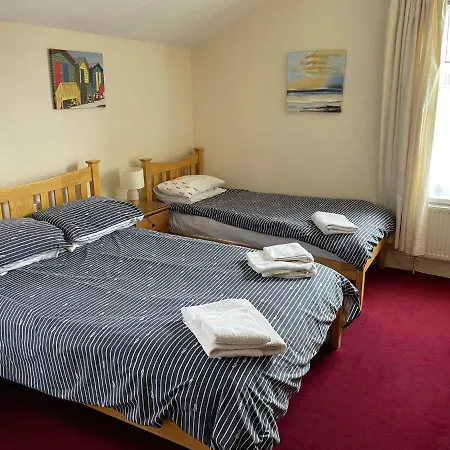 Robyn's Only Guest house Scarborough