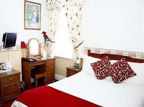 Robyn's Only Guest house Scarborough