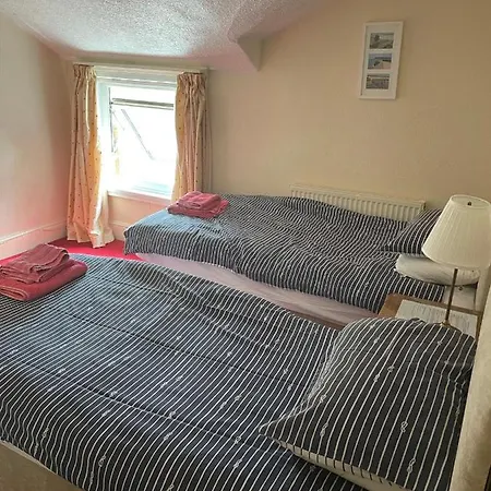 Guest house Robyn's Scarborough